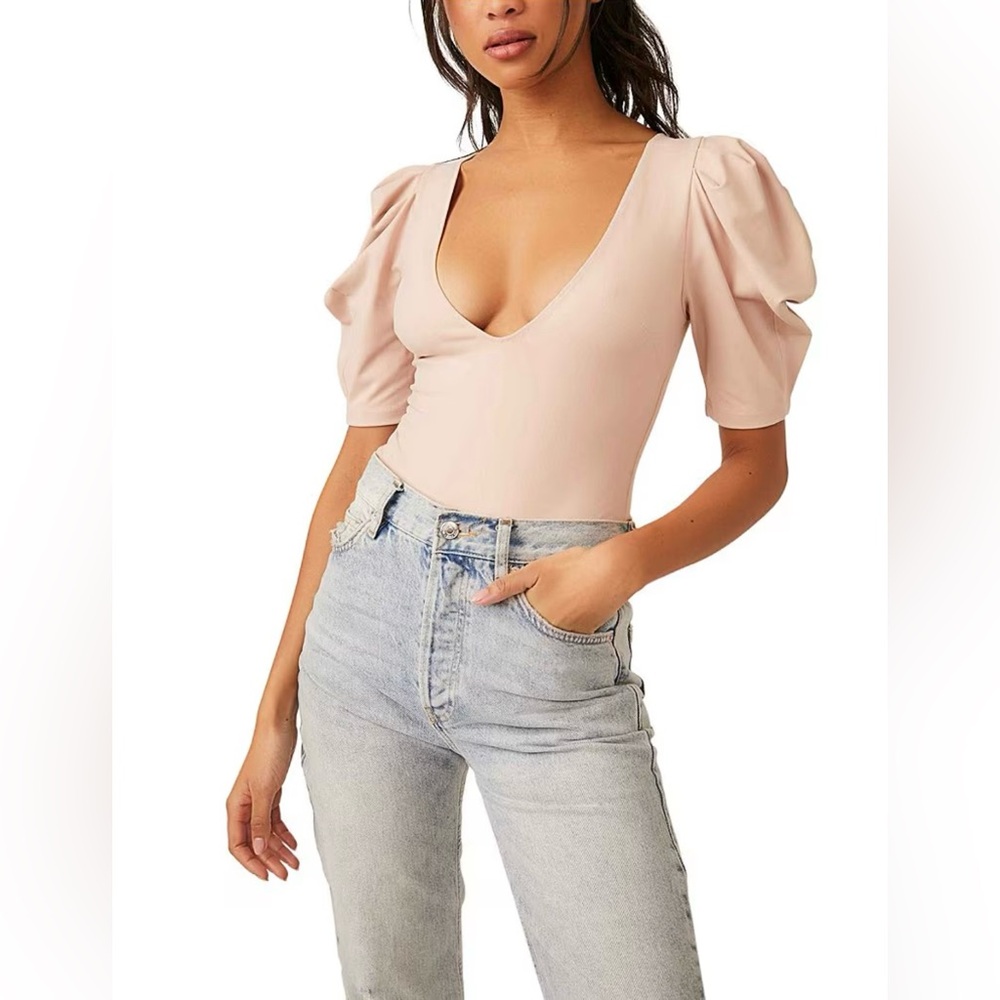 Free People Va Va Voop Deep V-Neck Ruched Puff Sleeve Bodysuit In Ballet Size M